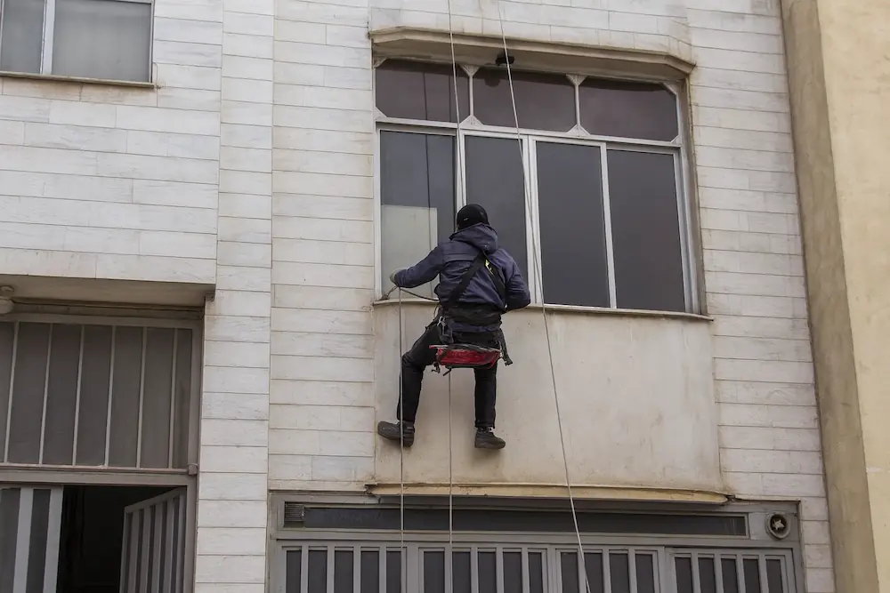 تخریب نمای ساختمان: عوامل و پیشگیری